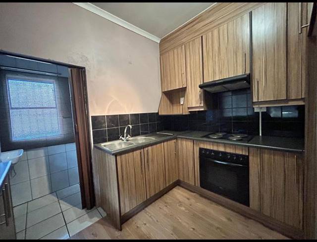 5 BEDROOM HOUSE FOR SALE IN SELECTION PARK